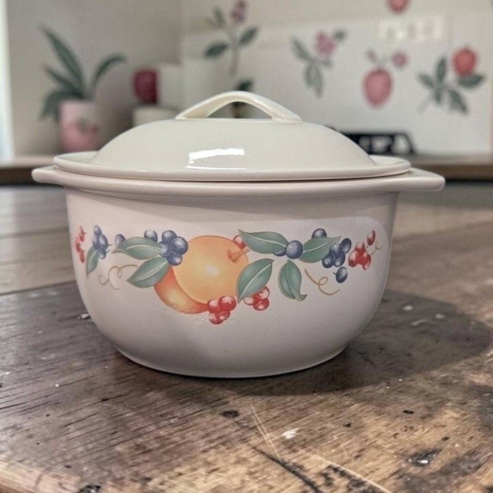 Corelle Coordinates Abundance Fruit 1.5Qt Covered Casserole, Vintage Stoneware